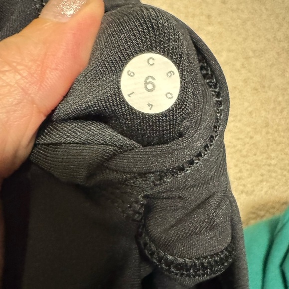 LULULEMON SIZE 6 ALIGN BLACK LEGGINGS - Picture 5 of 5